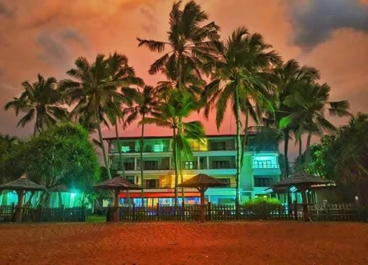 Blue Beach Hotel Wadduwa Exteriör bild