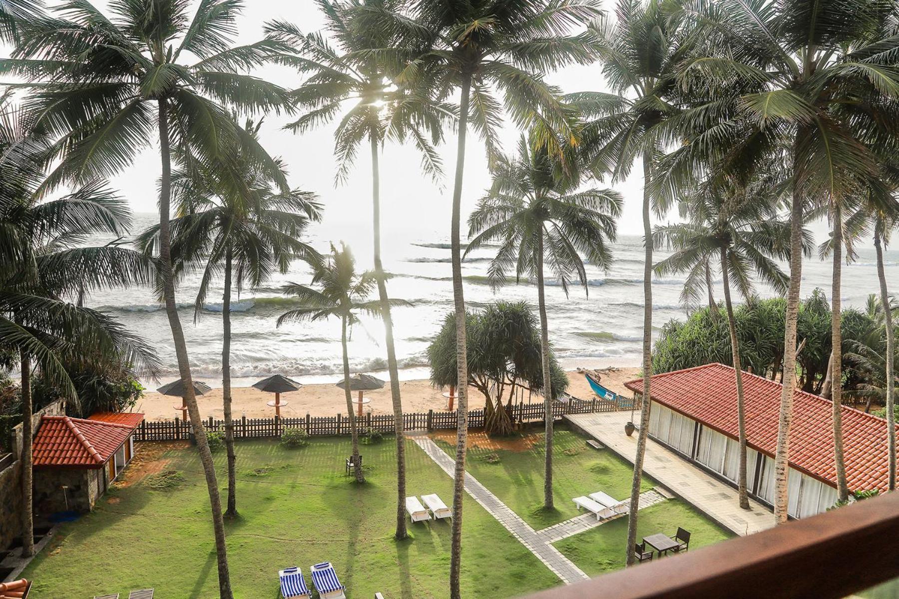 Blue Beach Hotel Wadduwa Exteriör bild