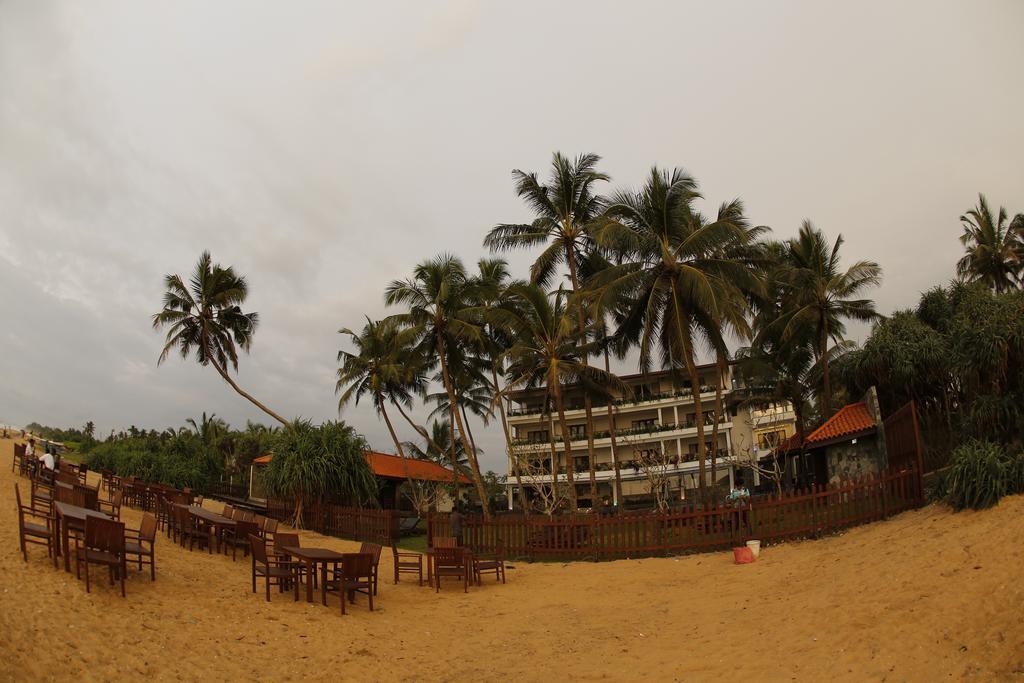 Blue Beach Hotel Wadduwa Exteriör bild